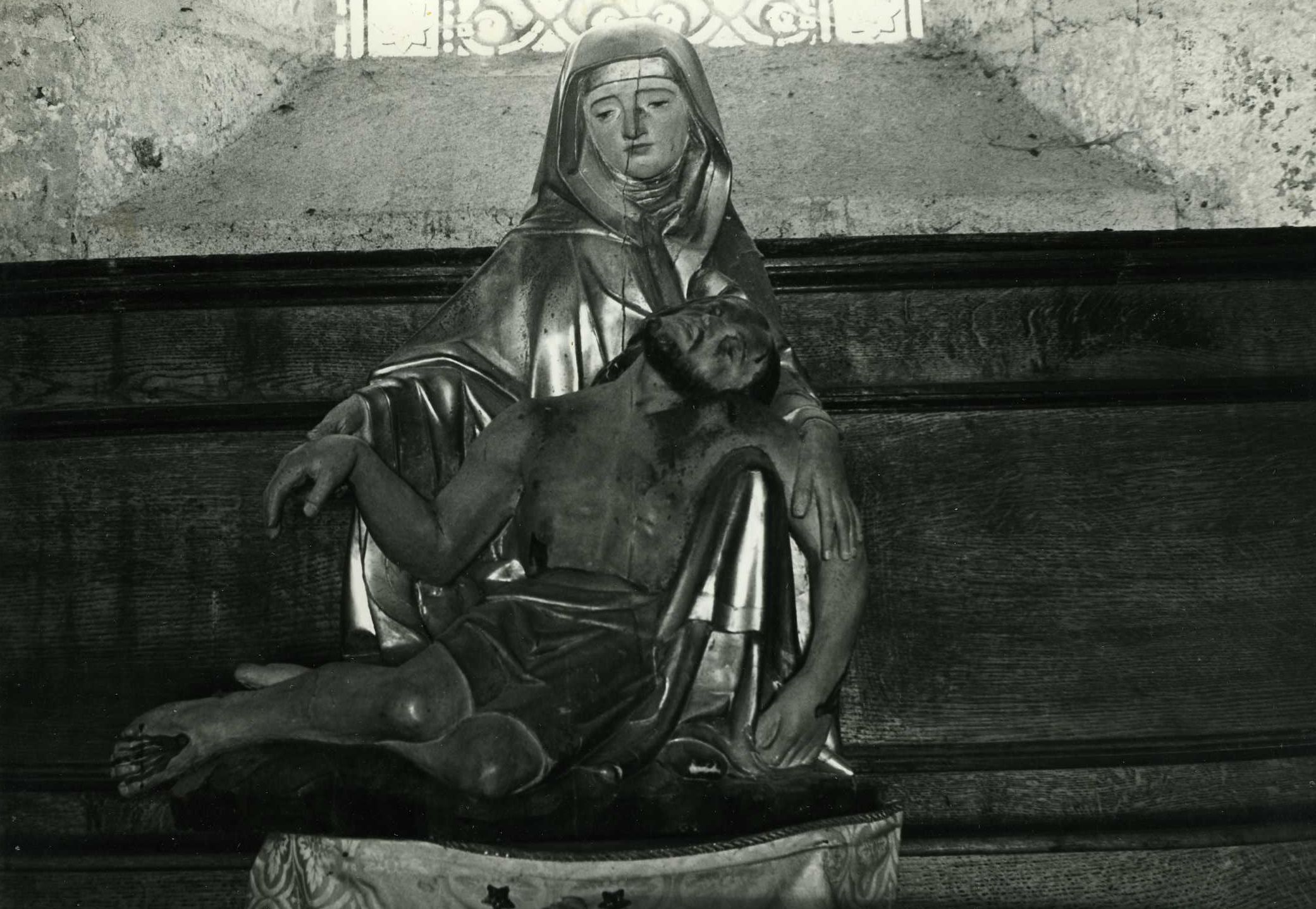 groupe sculpté : Vierge de Pitié, vue générale - © Ministère de la Culture (France), Médiathèque du patrimoine et de la photographie, diffusion RMN-GP