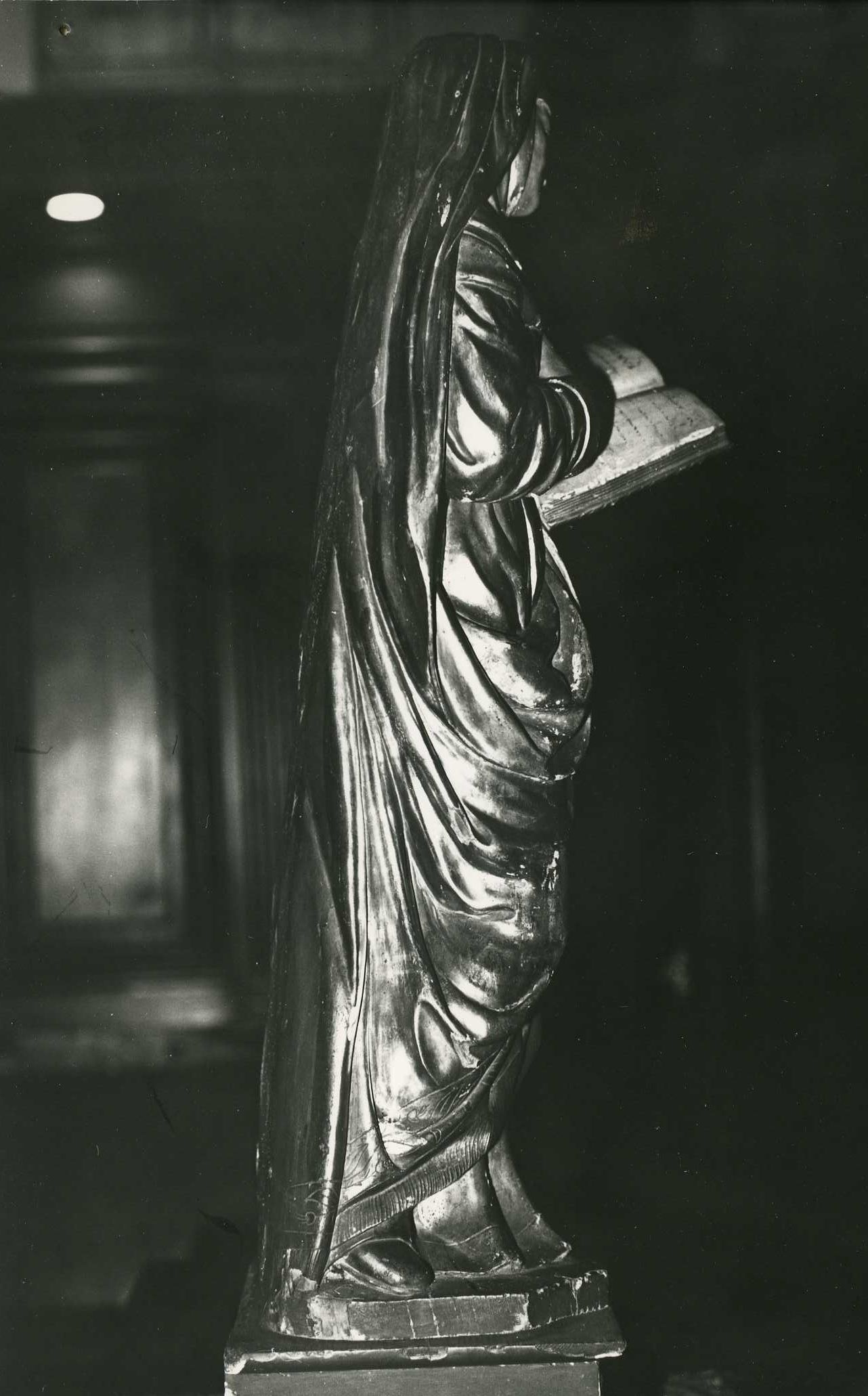 statue : Sainte Anne, profil droit, vue générale