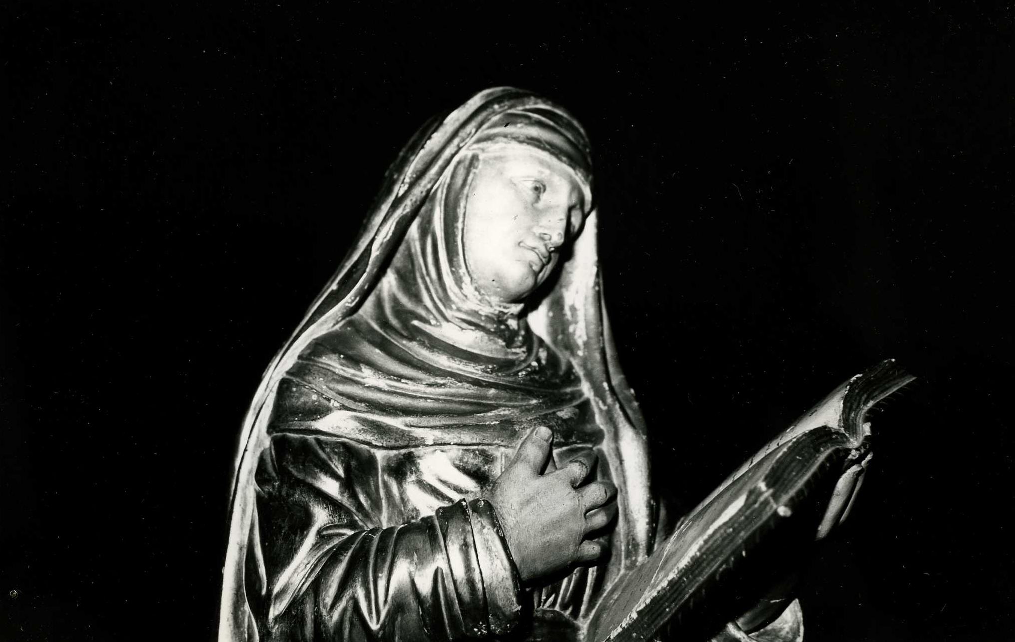 statue : Sainte Anne, vue partielle