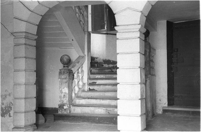 Vestibule d'entrée et cage de l'escalier XVIIème siècle