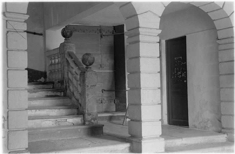 Vestibule d'entrée et cage de l'escalier XVIIème siècle