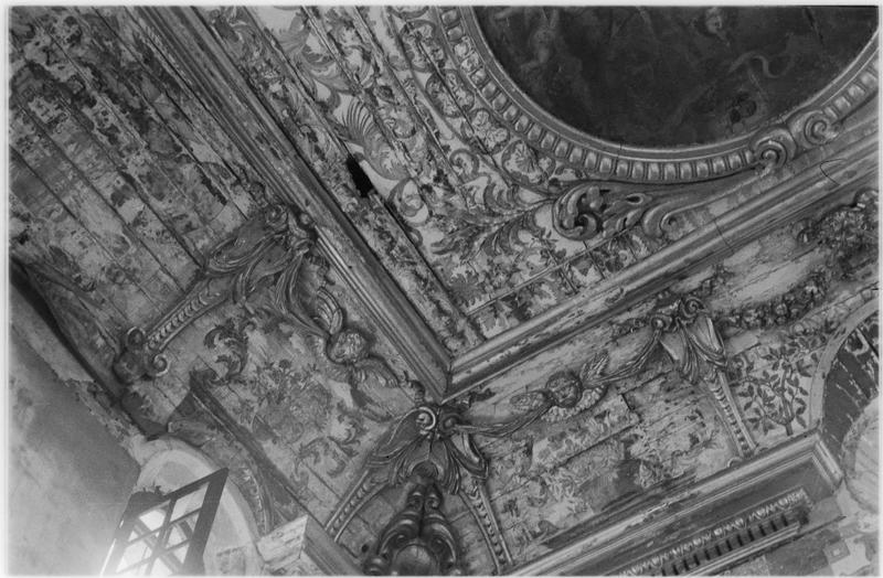 Intérieur baroque : peintures murales du plafond