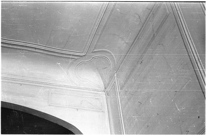 Intérieur : angle du plafond et d'un mur