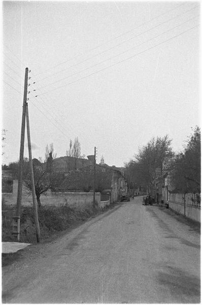 Une rue dans le vieux village