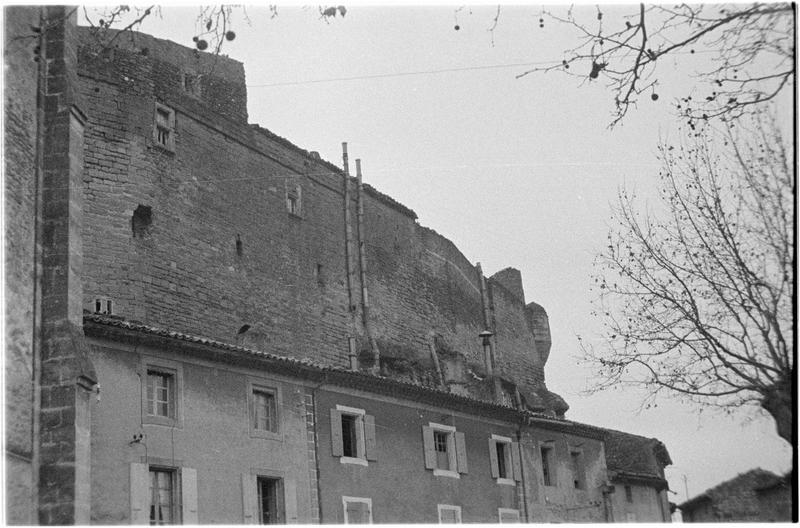 Anciennes fortifications et maison