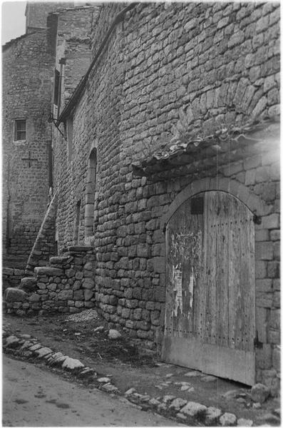 Façade en pierre sur les anciens remparts