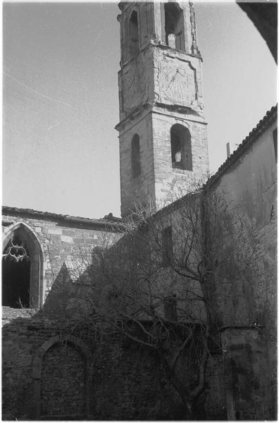 Clocher, angle nord-est sur le jardin du cloître