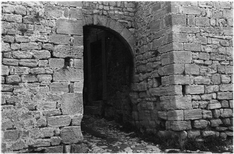 Porte sud des anciens remparts : l'entrée