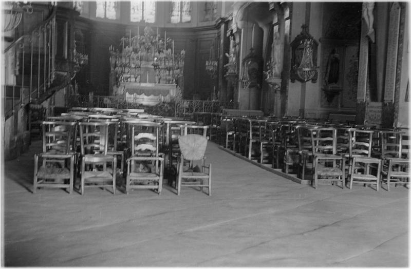 Intérieur : la nef vers le choeur