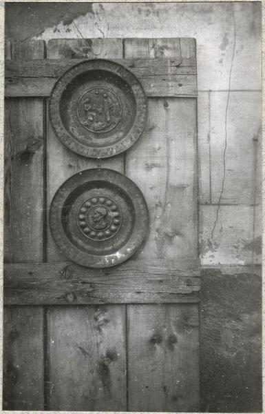 plats de quête : buste de Cicéron, Annonciation, vue générale