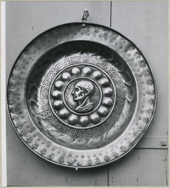 plat de quête : buste de Cicéron, vue générale