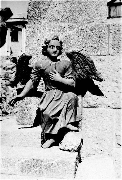 retable du maître-autel de l'ancienne chapelle détruite Saint-Maurice, détail d'un ange - © Ministère de la Culture (France), Médiathèque du patrimoine et de la photographie (objets mobiliers), tous droits réservés