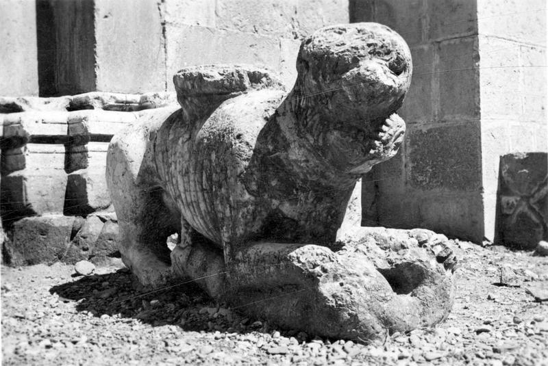 statue : lion, vue générale - © Ministère de la Culture (France), Médiathèque du patrimoine et de la photographie (objets mobiliers), tous droits réservés