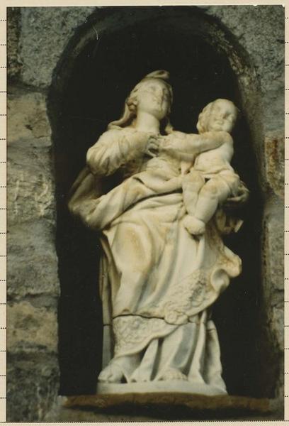statue : Vierge à l'Enfant