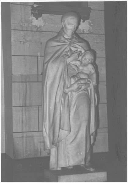 statue : saint Vincent de Paul