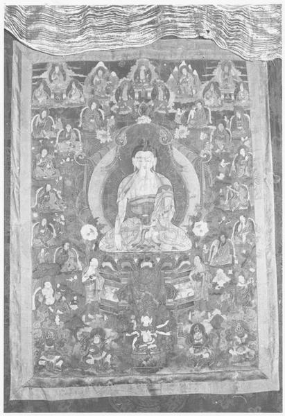 tableau : le Buddha Cakyamuni entouré par les dix huit Arhat - © Ministère de la Culture (France), Médiathèque du patrimoine et de la photographie (objets mobiliers), tous droits réservés