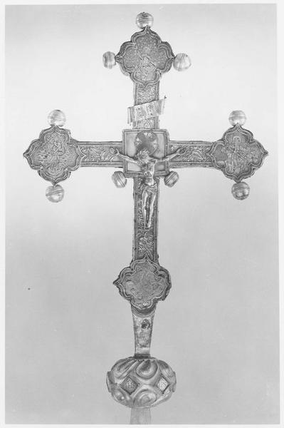 croix de procession : avers - © Ministère de la Culture (France), Médiathèque du patrimoine et de la photographie (objets mobiliers), tous droits réservés