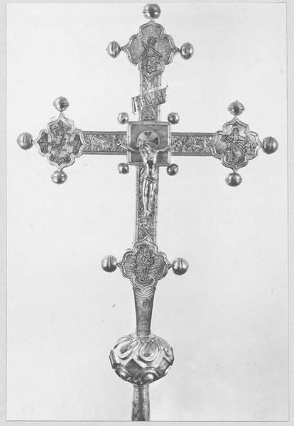 croix de procession : avers - © Ministère de la Culture (France), Médiathèque du patrimoine et de la photographie (objets mobiliers), tous droits réservés