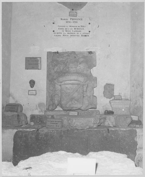 plaque funéraire - © Ministère de la Culture (France), Médiathèque du patrimoine et de la photographie (objets mobiliers), tous droits réservés