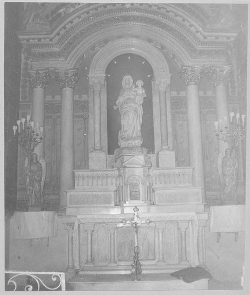 statue : Vierge à l'Enfant ; vue générale de l'autel - © Ministère de la Culture (France), Médiathèque du patrimoine et de la photographie (objets mobiliers), tous droits réservés