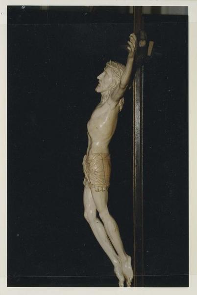 croix d'autel (crucifix à poser) : Christ en croix - © Ministère de la Culture (France), Médiathèque du patrimoine et de la photographie (objets mobiliers), tous droits réservés