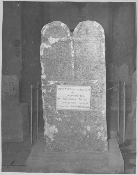 stèle funéraire de Titus Julius Titulus - © Ministère de la Culture (France), Médiathèque du patrimoine et de la photographie (objets mobiliers), tous droits réservés
