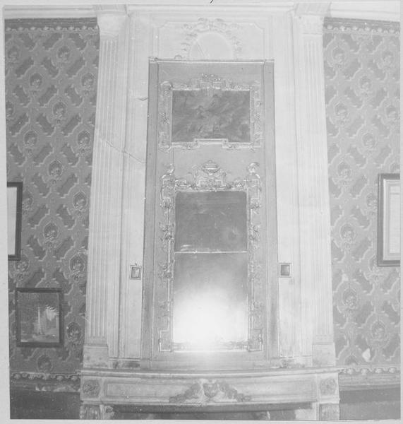 trumeau de glace, cadre - © Ministère de la Culture (France), Médiathèque du patrimoine et de la photographie (objets mobiliers), tous droits réservés