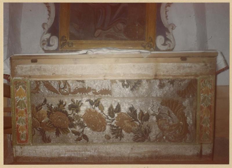 antependium : motifs floraux