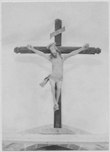 statue : Christ en croix
