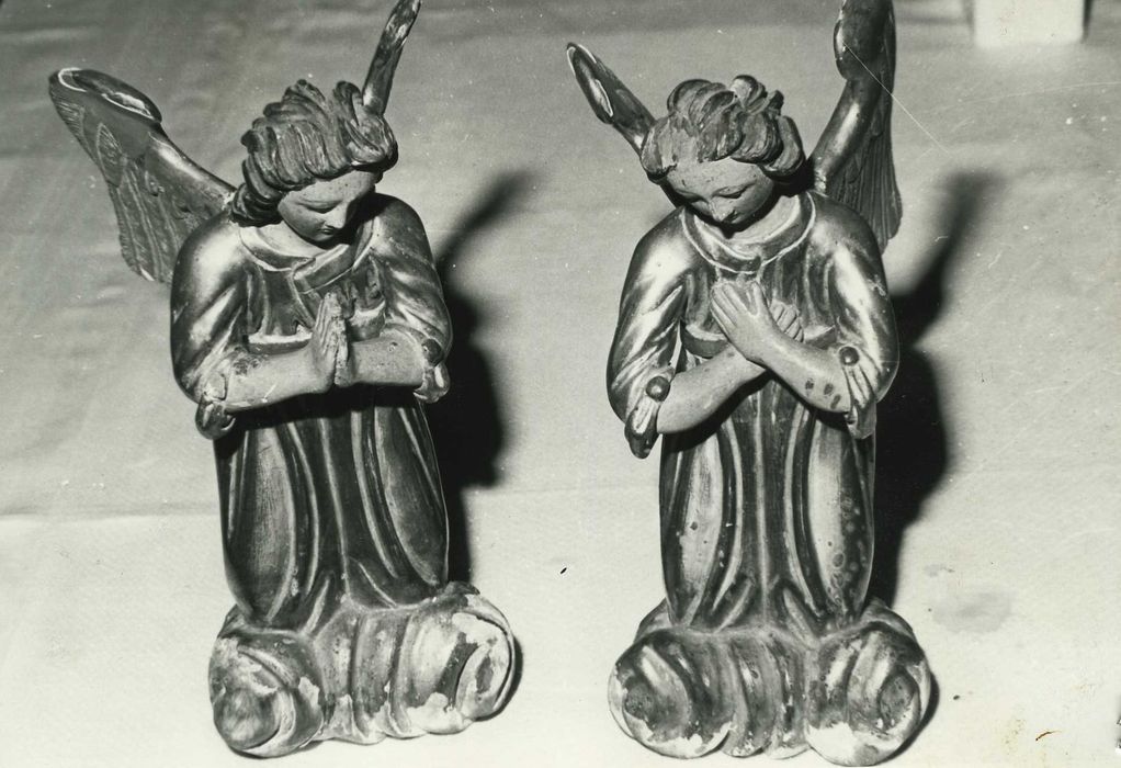 deux statues : Anges, vue générale - © Ministère de la Culture (France), Médiathèque du patrimoine et de la photographie, diffusion RMN-GP