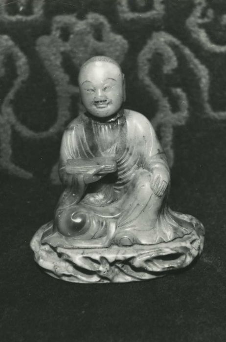 statuette : Personnage assis (Chine), vue générale - © Ministère de la Culture (France), Médiathèque du patrimoine et de la photographie, diffusion RMN-GP