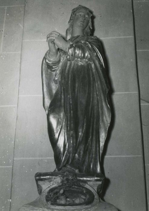 statue : Vierge, vue générale