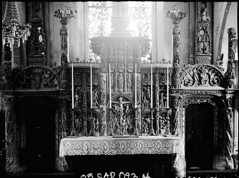 Retable sculpté : Passion du Christ au centre - © Ministère de la Culture (France), Médiathèque du patrimoine et de la photographie, diffusion RMN-GP