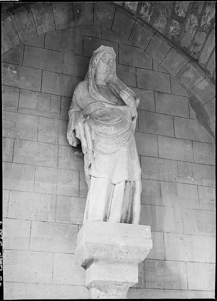 Statue : Vierge à l'Enfant (restauration sans reconstitution de l'Enfant) - © Ministère de la Culture (France), Médiathèque du patrimoine et de la photographie, diffusion RMN-GP