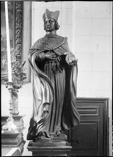 Statue : saint Damien ou saint Cosme