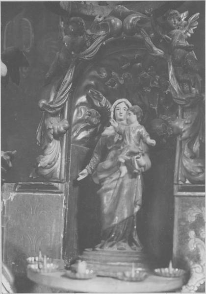 Retable, détail d'une statuette : Vierge à l'enfants