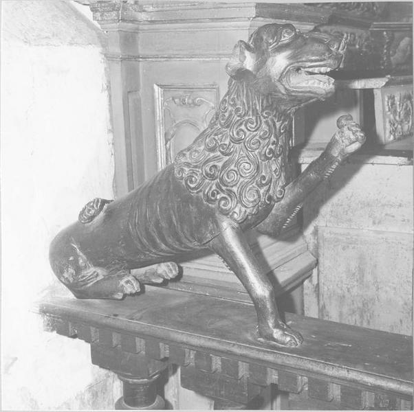 statue : lion assis, vue générale - © Ministère de la Culture (France), Médiathèque du patrimoine et de la photographie (objets mobiliers), tous droits réservés