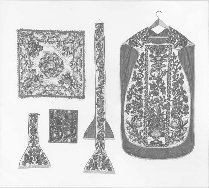 chasuble, étole, voile du calice, bourse, manipule, vue générale