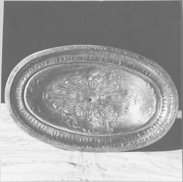 ostensoir, détail du revers du pied - © Ministère de la Culture (France), Médiathèque du patrimoine et de la photographie (objets mobiliers), tous droits réservés