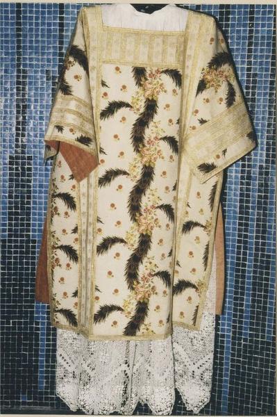 dalmatique, vue générale - © Ministère de la Culture (France), Médiathèque du patrimoine et de la photographie (objets mobiliers), tous droits réservés