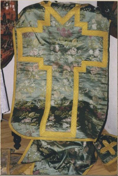 chasuble, voile de calice, manipule, vue générale - © Ministère de la Culture (France), Médiathèque du patrimoine et de la photographie (objets mobiliers), tous droits réservés
