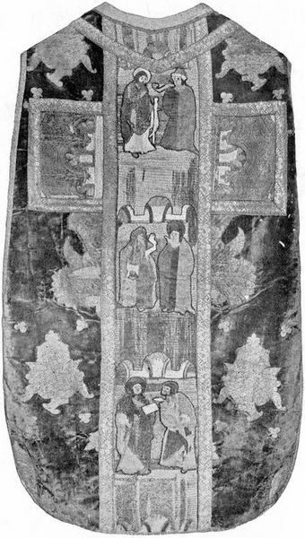 chasuble aux armes de Rostaing d'Ancezune, archevêque d'Embrun, vue générale - © Ministère de la Culture (France), Médiathèque du patrimoine et de la photographie (objets mobiliers), tous droits réservés