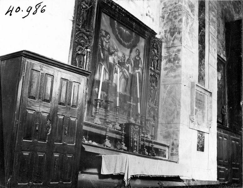 retable de la chapelle des âmes du purgatoire (ancienne disposition) ; tableau, cadre : saint évêque, sainte Catherine et sainte Marguerite, vue générale - © Ministère de la Culture (France), Médiathèque du patrimoine et de la photographie (objets mobiliers), tous droits réservés