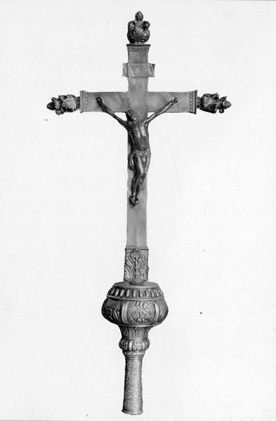 croix et hampe de procession de Charles Brûlart de Genlis, archevêque d'Embrun, vue générale - © Ministère de la Culture (France), Médiathèque du patrimoine et de la photographie (objets mobiliers), tous droits réservés