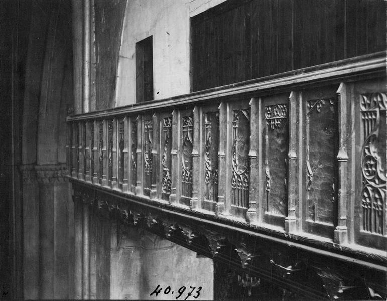 orgue de tribune : buffet d'orgue, vue générale de la passerelle d'accès