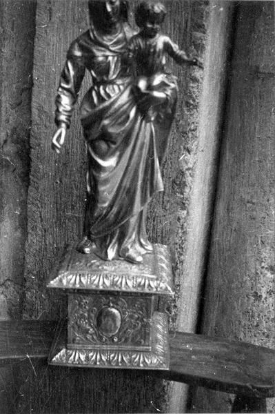statue (petite nature) : Vierge à l'enfant, vue partielle - © Ministère de la Culture (France), Médiathèque du patrimoine et de la photographie (objets mobiliers), tous droits réservés