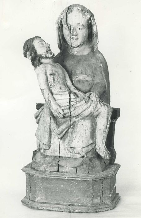 statuette : Vierge de Pitié, vue générale