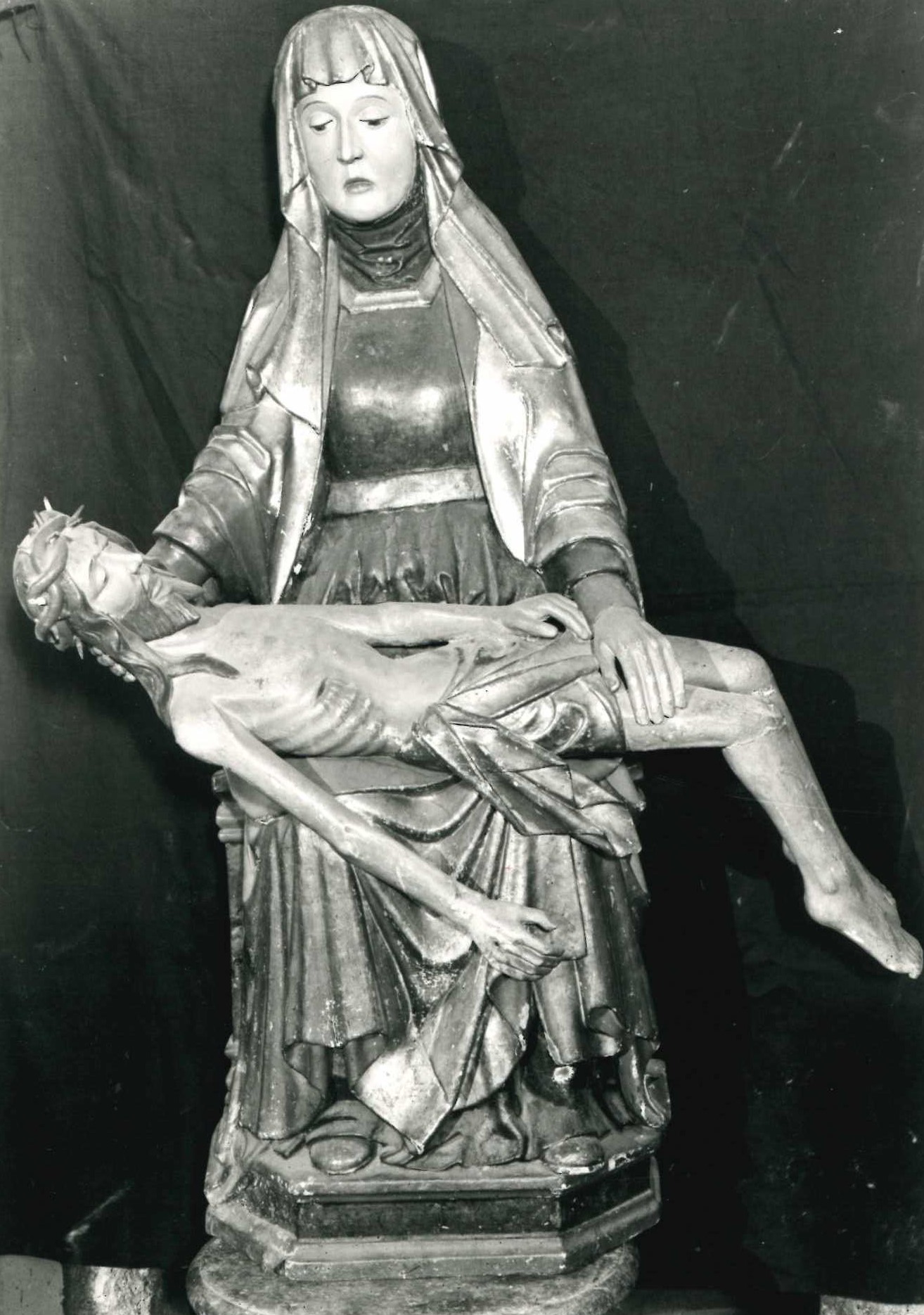 statue : Vierge de Pitié