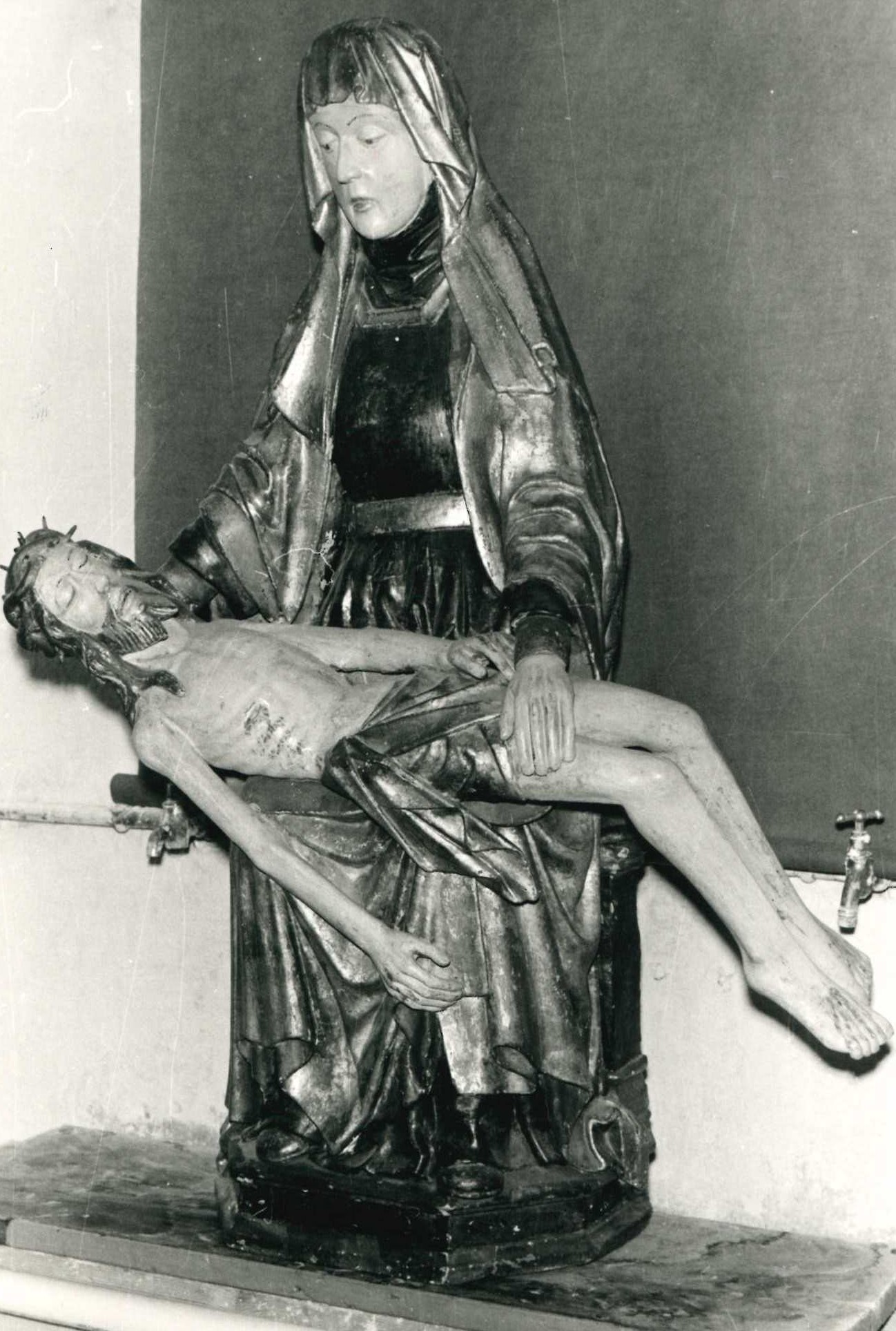 statue : Vierge de Pitié