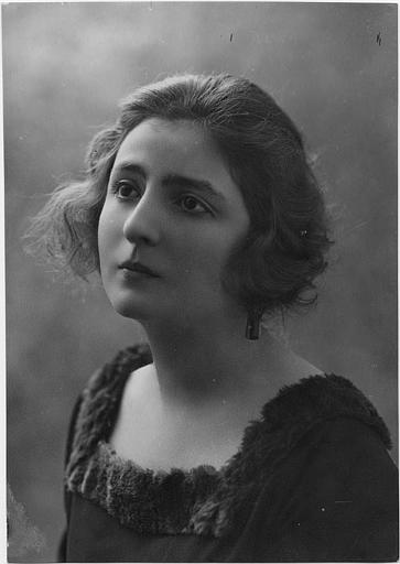 Portrait d'Hélène Darly